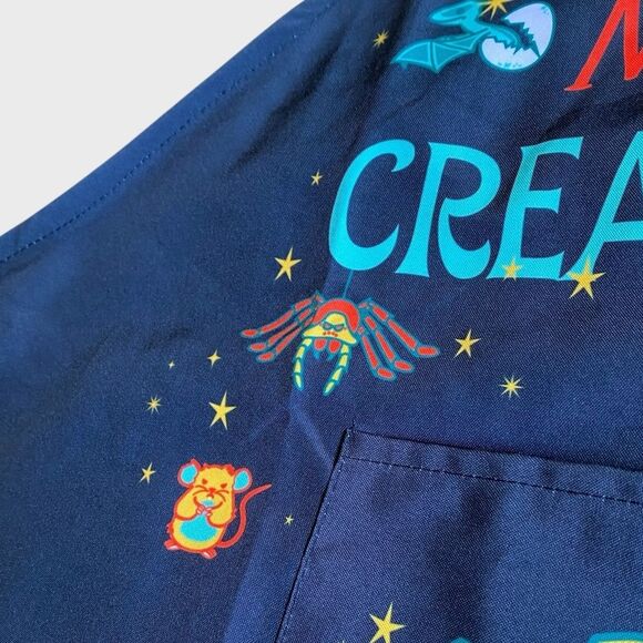 NWT Wizarding World Magical Creatures Apron One Size Blue Magical Beasts Pocket - Picture 8 of 12